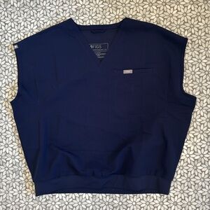 Women's FIGS Raleigh V-Neck Cap Sleeve Scrub Top in Navy, Size XL